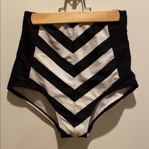 High-waisted swim bottom